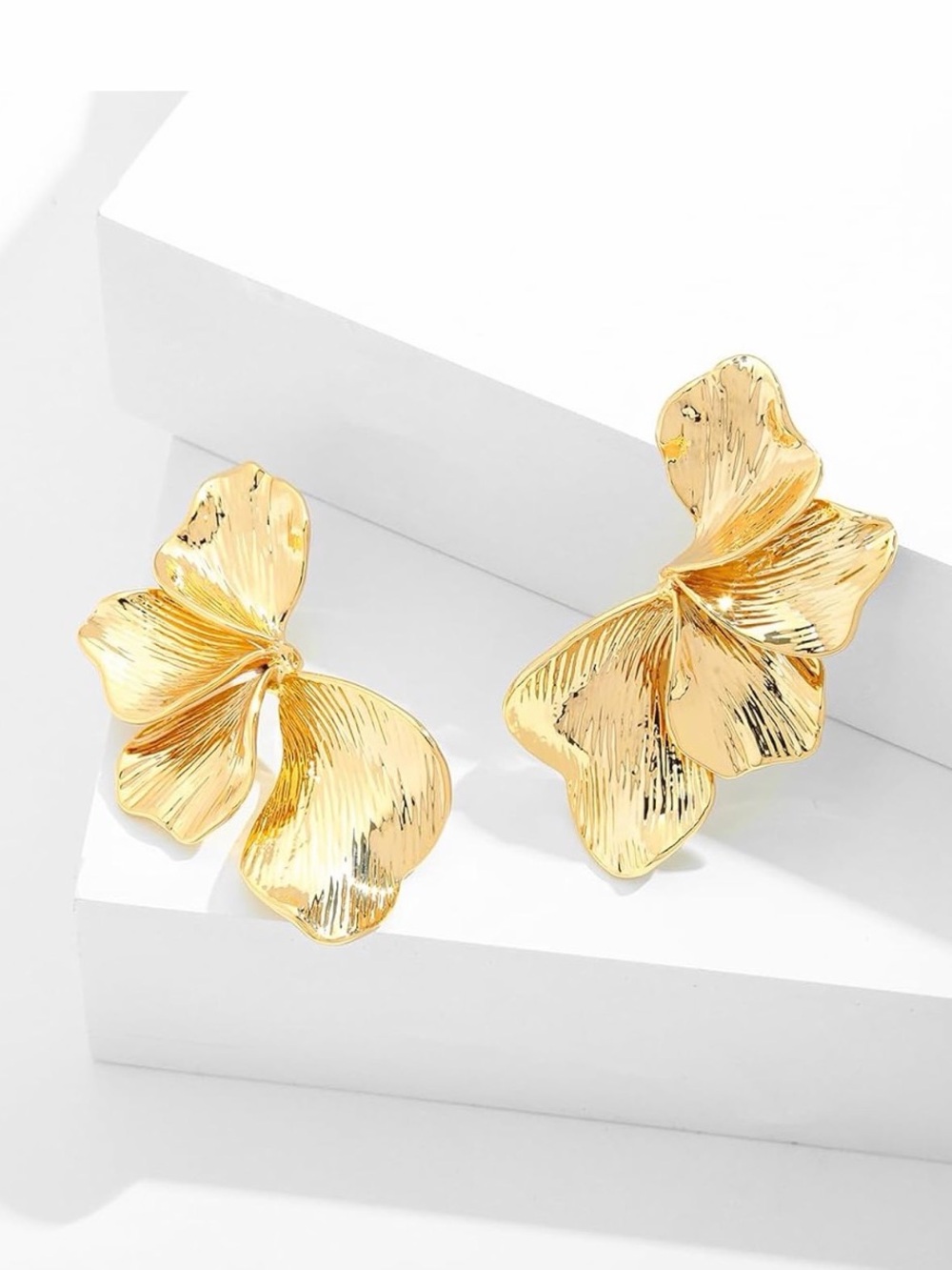 NEW: Gold Floral Petal Statement Earrings - Women Jewelry ๐๐ข๐ข๐ ๐๐ฆ ๐ก๐๐ช ๐๐ข๐ก๐๐๐ง๐๐ข๐ก - Picture 8 of 16
